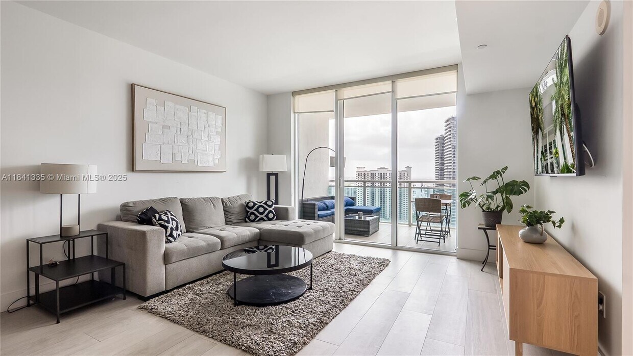 Primary Photo - 950 Brickell Bay Dr