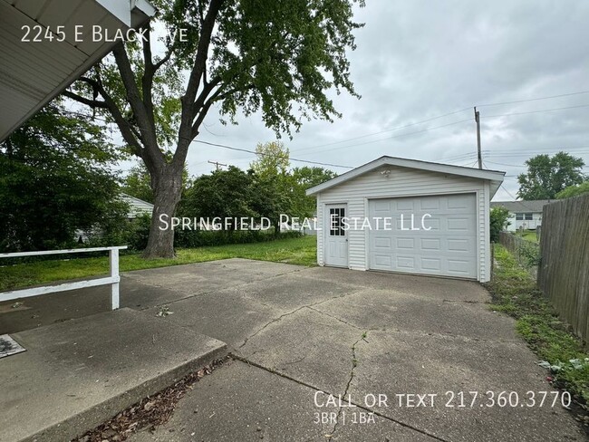 Building Photo - 2245 E Black Ave