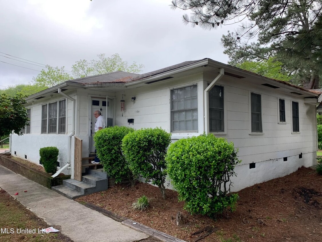 1164/1166 Raymond Road Duplex - 1164/1166 Raymond Road Duplex
