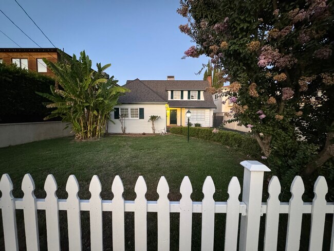 Foto del edificio - 4918 Haskell Ave