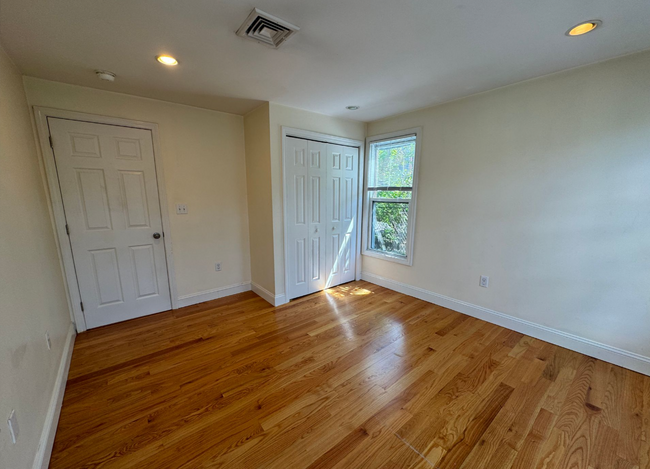 Building Photo - 10 Cheever Ct
