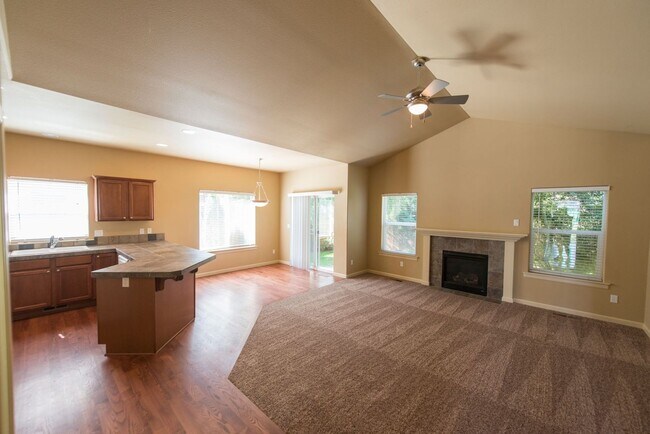 Foto del edificio - Very nice single level home in NE Bend!  P...