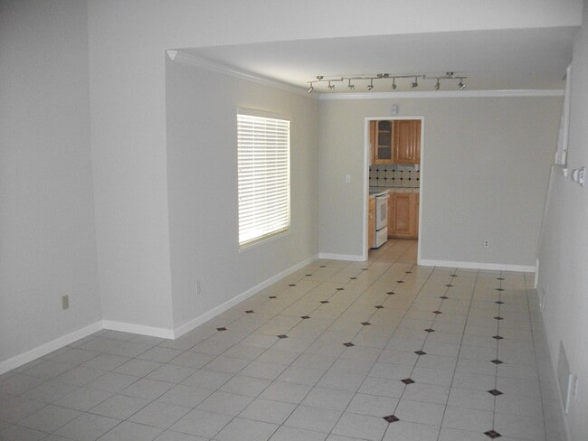 Foto del edificio - 4 bedroom home/ 2.5 Bath Single Family Hom...