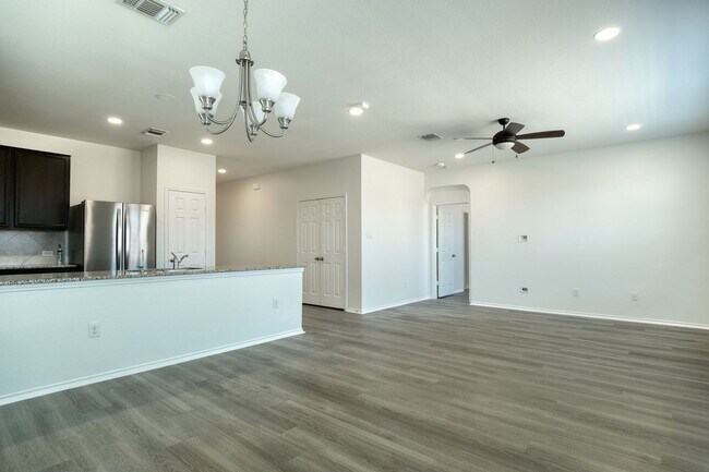 Foto del edificio - 13813 James Garfield St