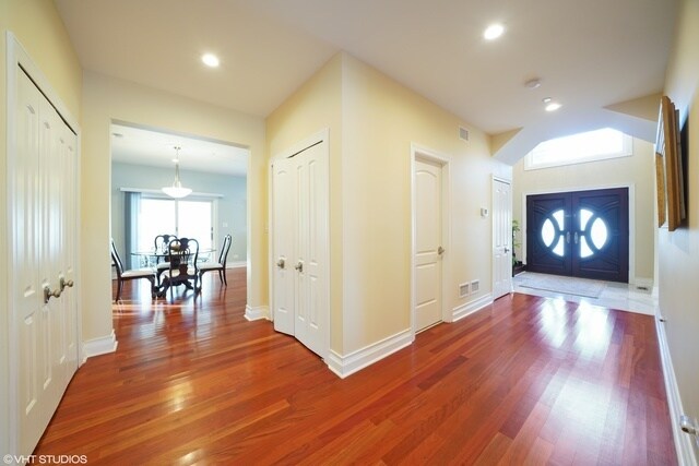Building Photo - 105 Thacker St W