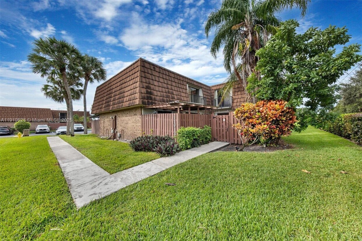 Foto principal - 11913 SW 11th Ct