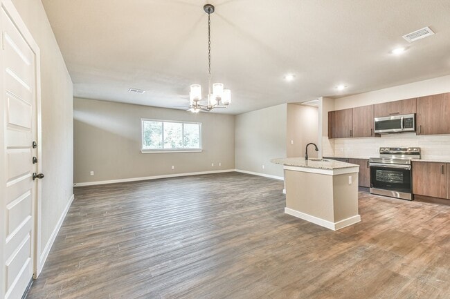Building Photo - Beautiful Magnolia Home!