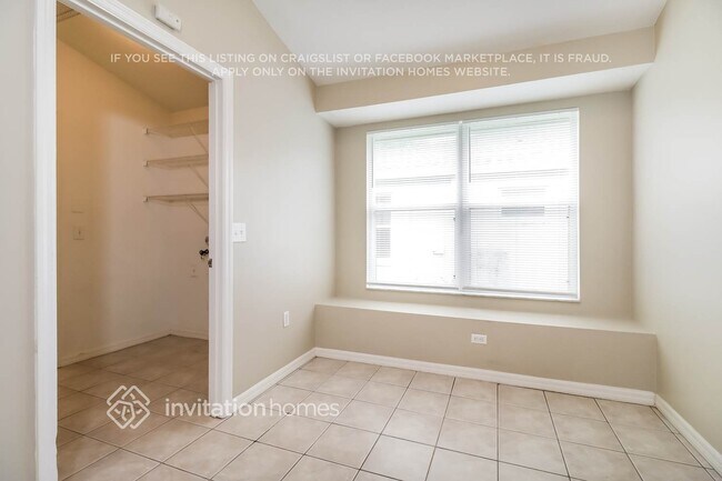 Foto del edificio - 1447 Baythorn Dr