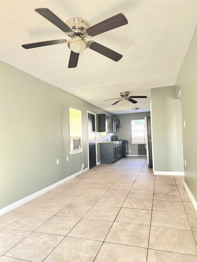 Foto del edificio - 3117 Christie St