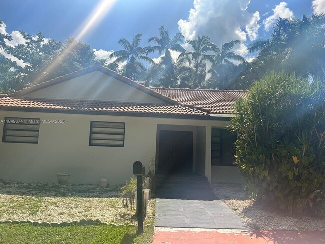 Building Photo - 15775 N Miami Ave