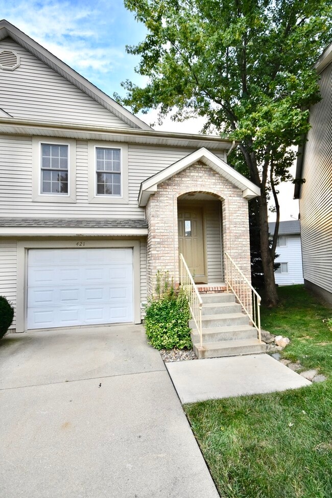 Building Photo - 421 Park Creek Ct