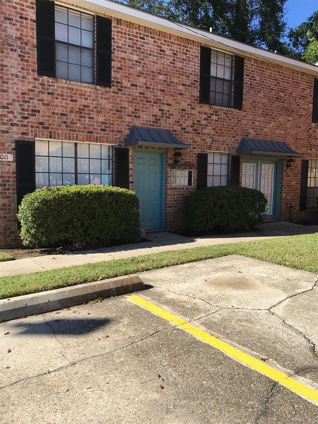 7091 Perkins Pl Ct, Baton Rouge, LA 70808 Townhouse for Rent in Baton Rouge, LA