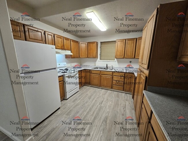 Photo - 4 BEDROOM, 1 BATHROOM APARTMENT, 2 TANDEM PARKING