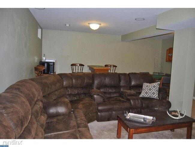Building Photo - 3 br, 2.5 bath Townhome - 54 N Savanna Dr