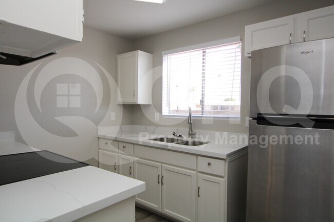 Foto del edificio - 9936 E Birchwood Ave