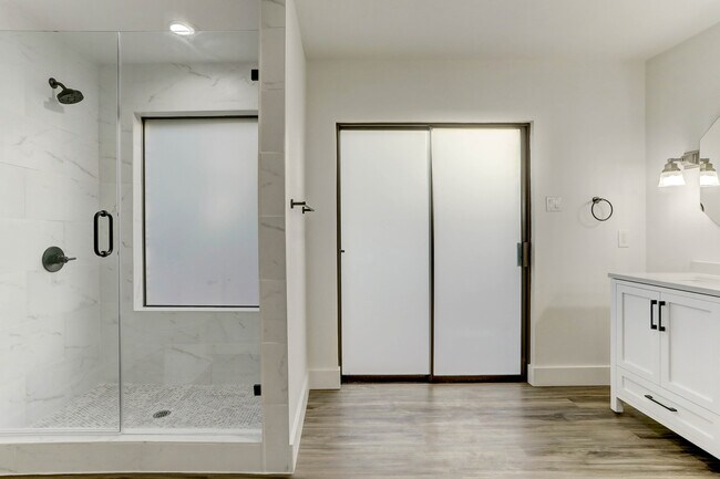 Building Photo - 9503 Woodshire Dr
