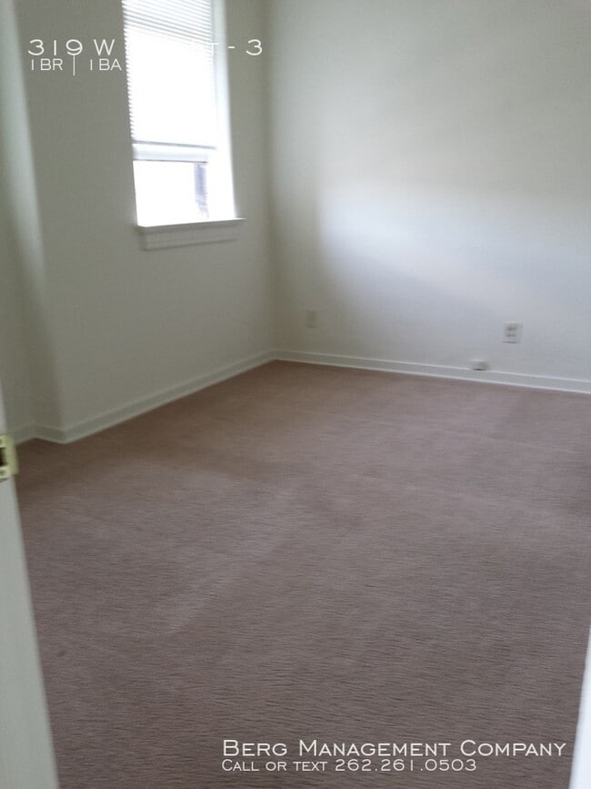 Building Photo - One Bedroom Downtown Waukesha