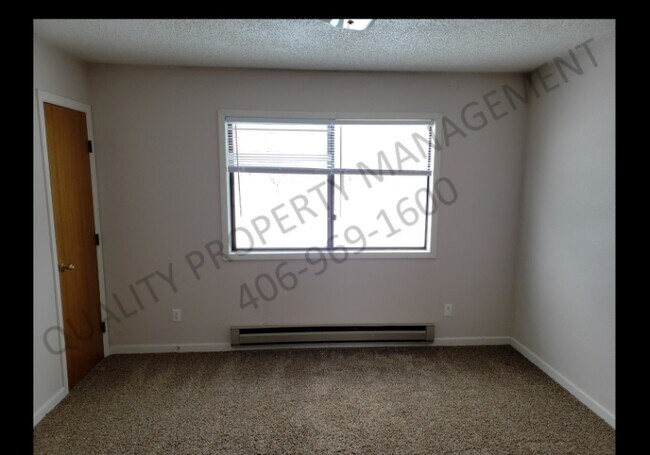 Building Photo - 2058 Clubhouse Way