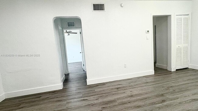 Building Photo - 2165 Bay Dr