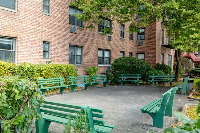 Building Photo - 13111 Kew Gardens Rd