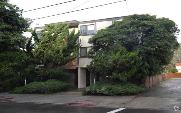 Building Photo - 1497 Hopkins St
