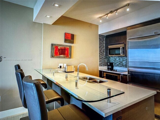 Building Photo - 500 Brickell Ave