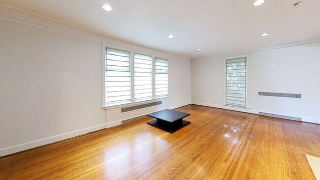 Building Photo - 5549 Cypress St