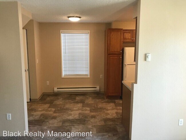 Building Photo - 708 E Mission Ave