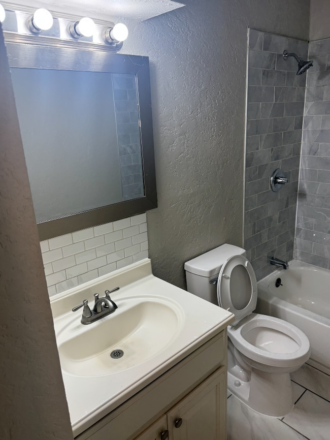 Building Photo - 309 NW 90th St