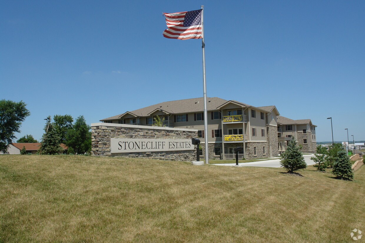 Stonecliff Estates Apartments in Lincoln, NE