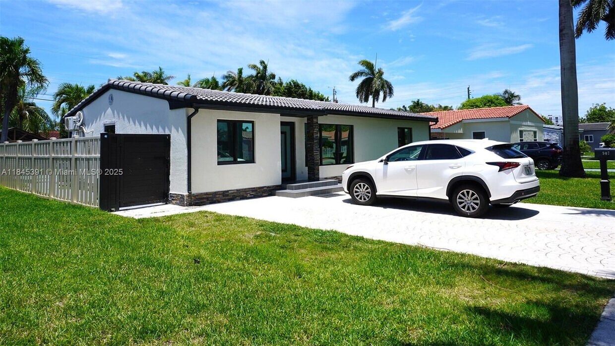 Foto principal - 907 NE 3rd St