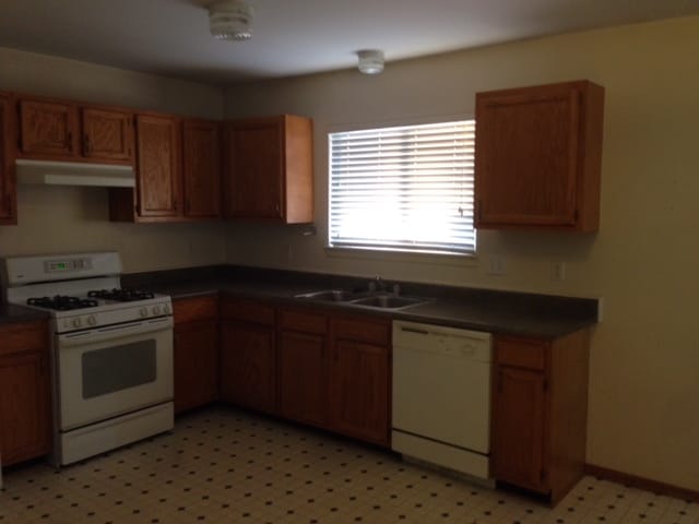 Foto del edificio - 16024 Hauss Ave