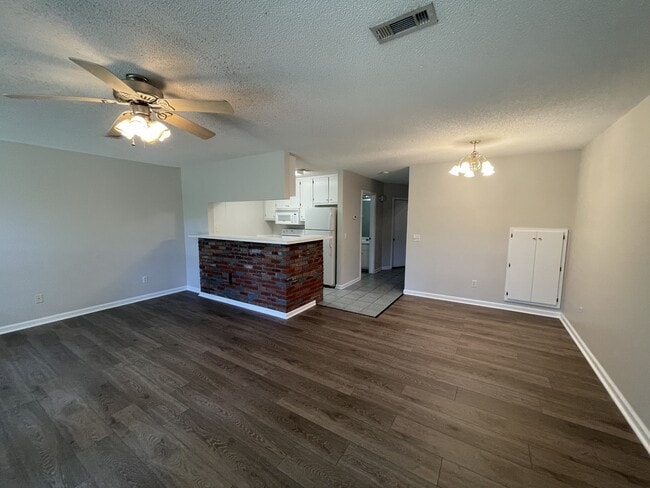 Building Photo - 112 Candle Brook Dr