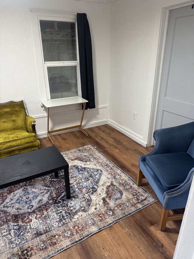 Foto del edificio - 1015 Pine Ave