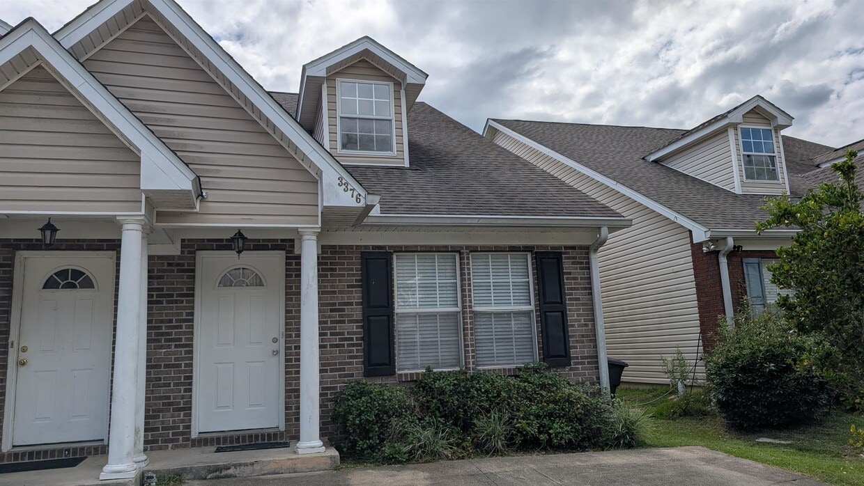 Primary Photo - 3376 Sawtooth Dr