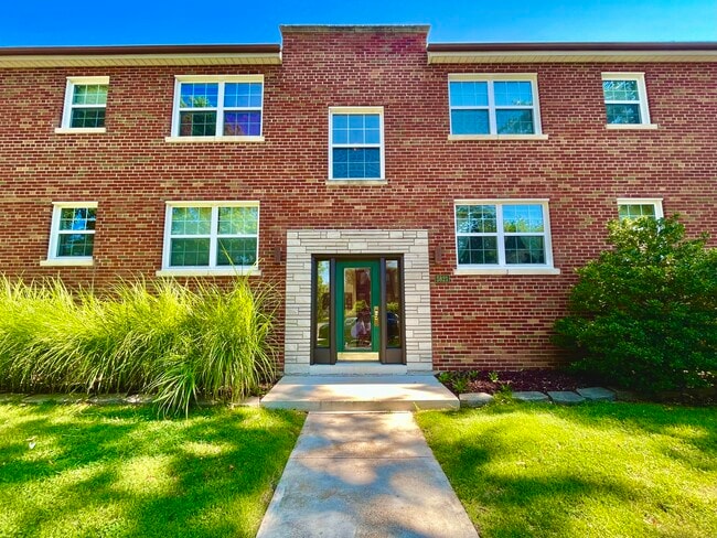 Building Photo - 5821 Sunshine Dr
