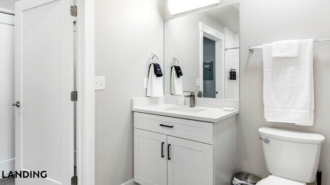 Foto del edificio - 2720 S Federal Blvd