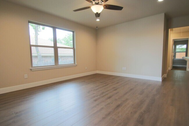 Foto del edificio - 8117-8119 Tanner