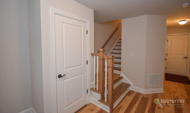 Foto del edificio - 320 Schadle Rd