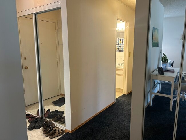 Hallway/closets - 2508 17 St SW