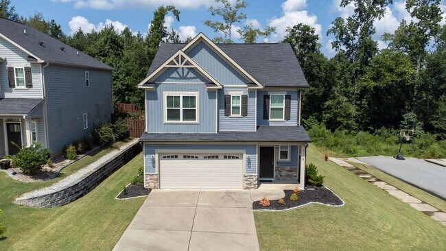 Building Photo - Almost new 4 bedroom 2.5 bathroom just off...