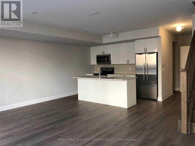 Photo du bâtiment - 1206 Main St E