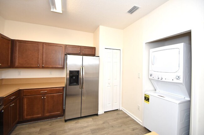 Foto del edificio - 2211 Golden Lake Loop