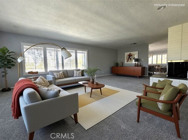 Foto del edificio - 639 Alta Loma Dr