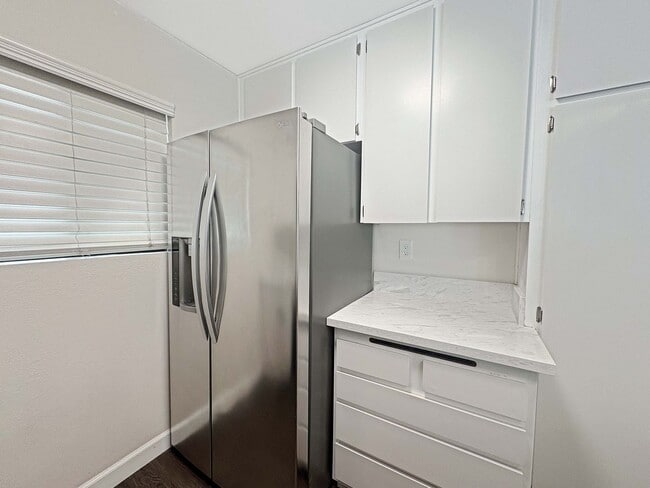 Building Photo - Modern 2BD/2BA Apartment in Peaceful Miram...