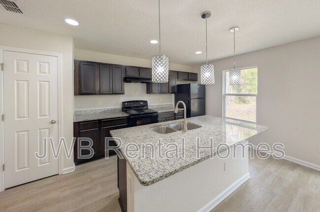 Foto del edificio - 8655 Bronson Ln