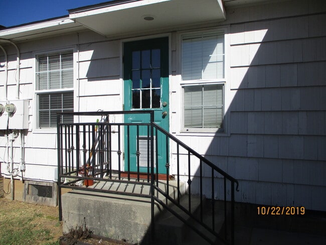 Building Photo - 529 Marine St