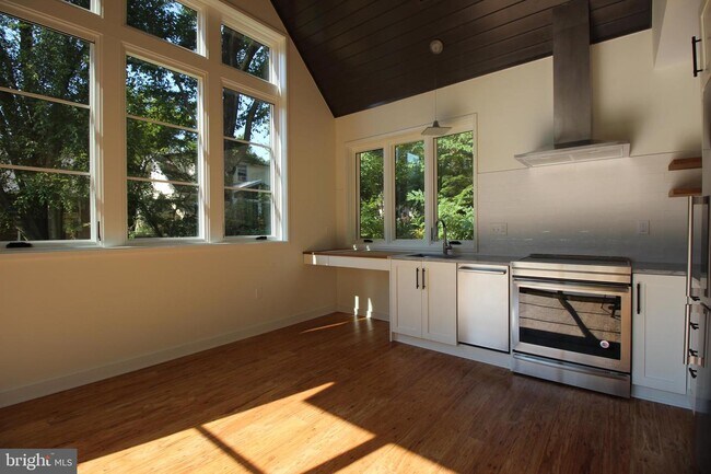 Foto del edificio - 3705 Brandywine St NW