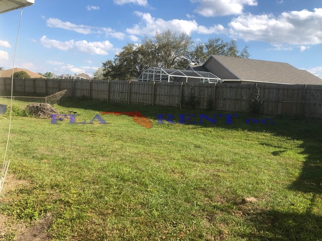 Foto del edificio - **3/1 Manufactured Home in Charlin Parkway area with large fenced yard**