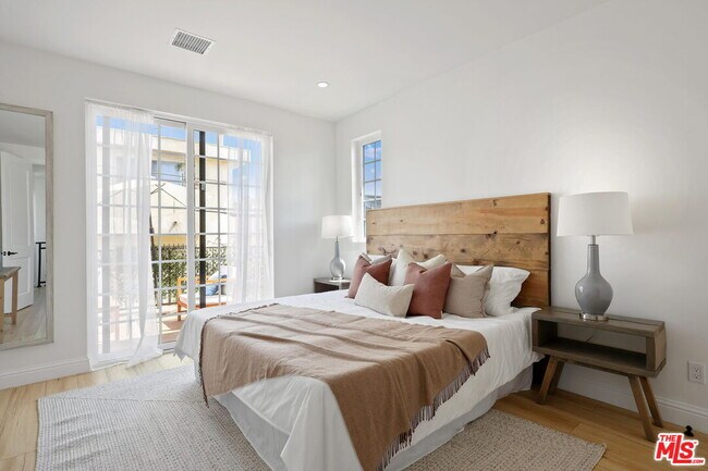 Foto del edificio - 7966 1st St